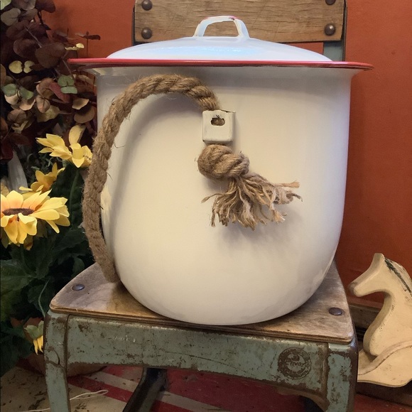 Vintage Farmhouse Enamel Pot - Picture 4 of 9